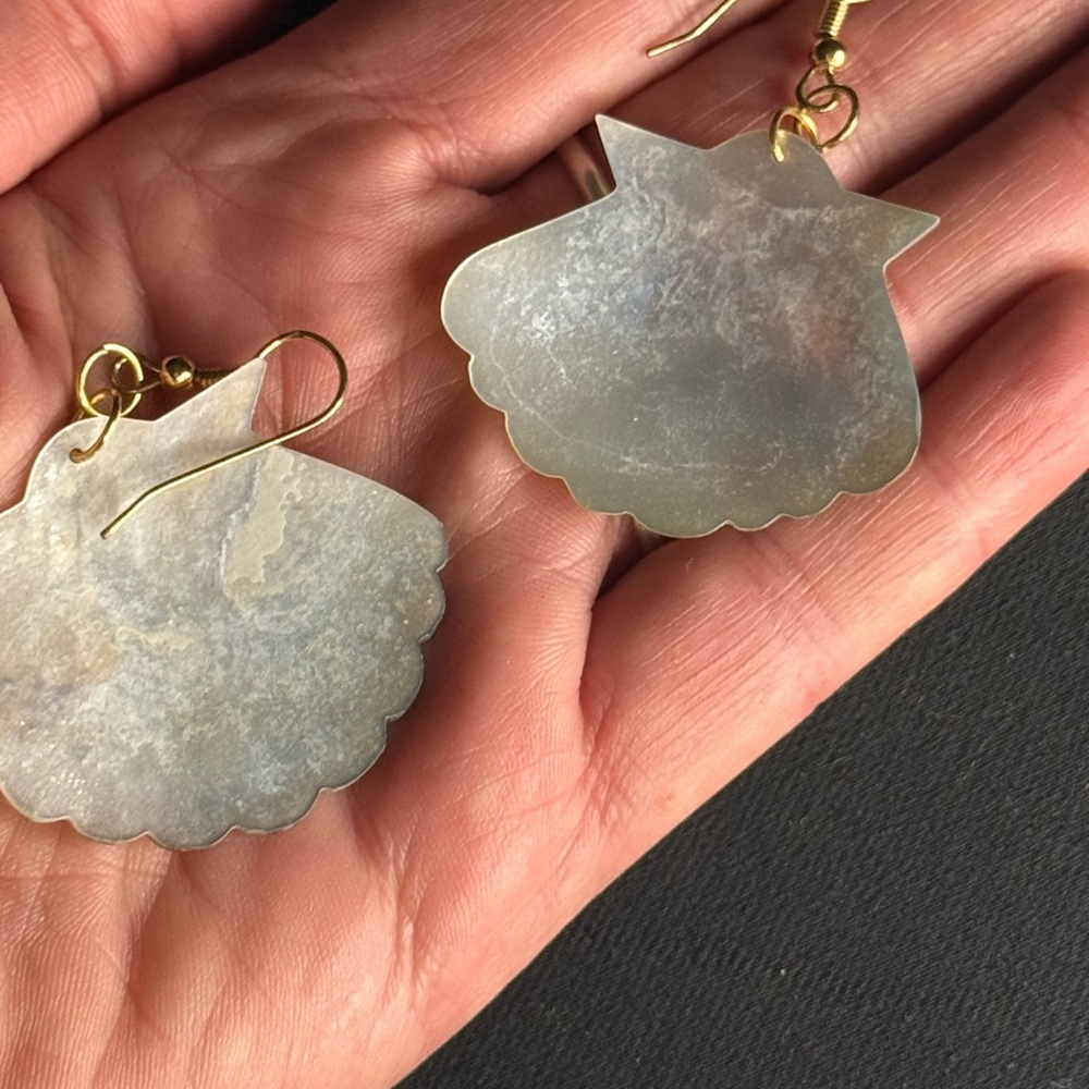 Shell-Shaped Earrings - Picture 2 of 4